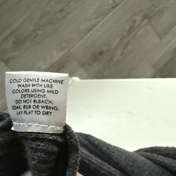 Indigenous|Organic cotton open front long line knit cardigan in charcoal grey•XS - Picture 9 of 11